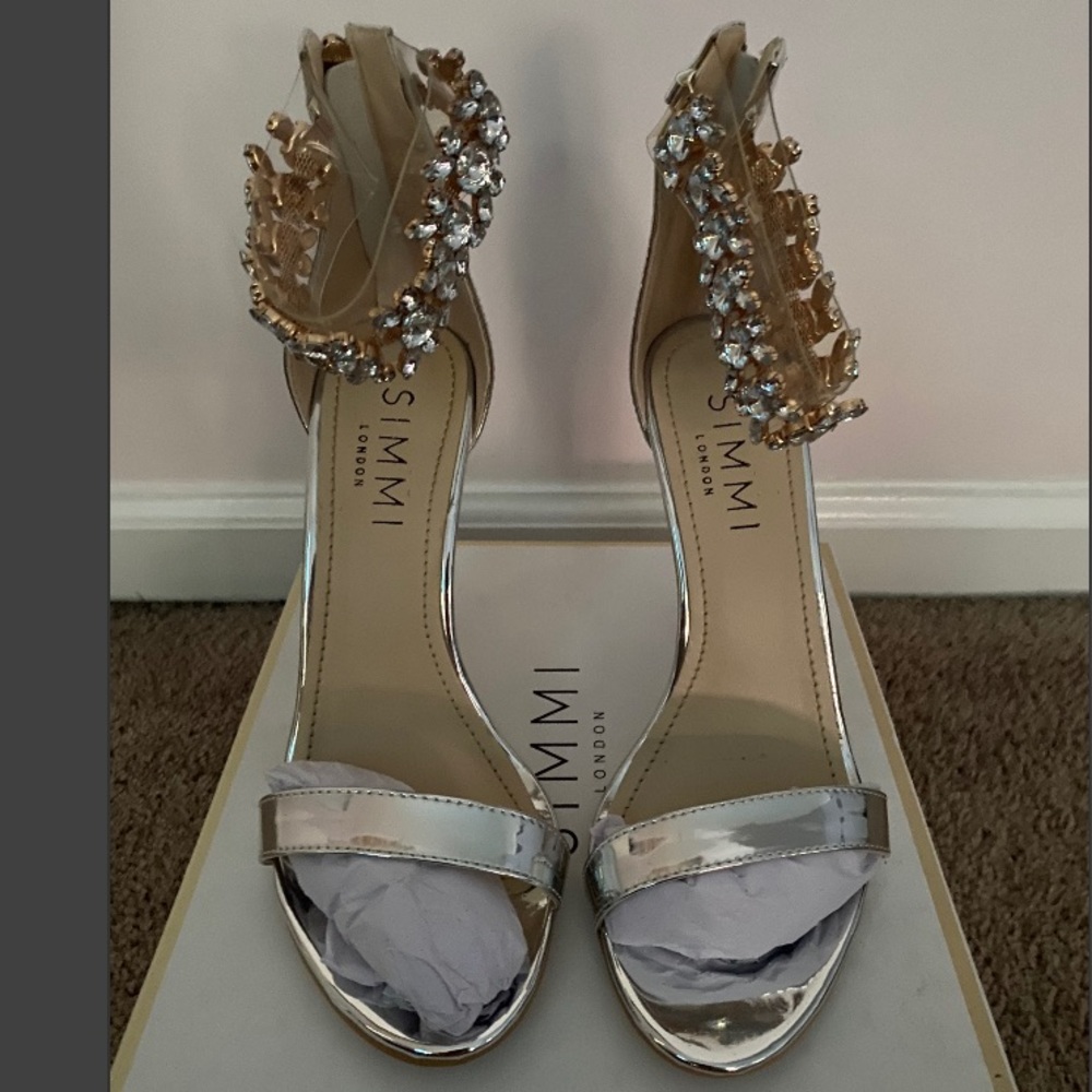 “Diamonds are a Girls’ Best Friend” sandals - Picture 2 of 5
